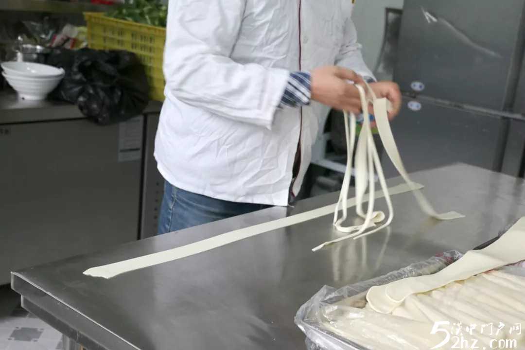 古鎮(zhèn)里的草帽面館，還藏著這樣的故事！