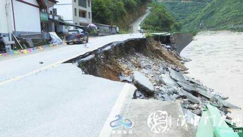 略陽多條道路塌方中斷，交通部門緊急搶修保暢通！