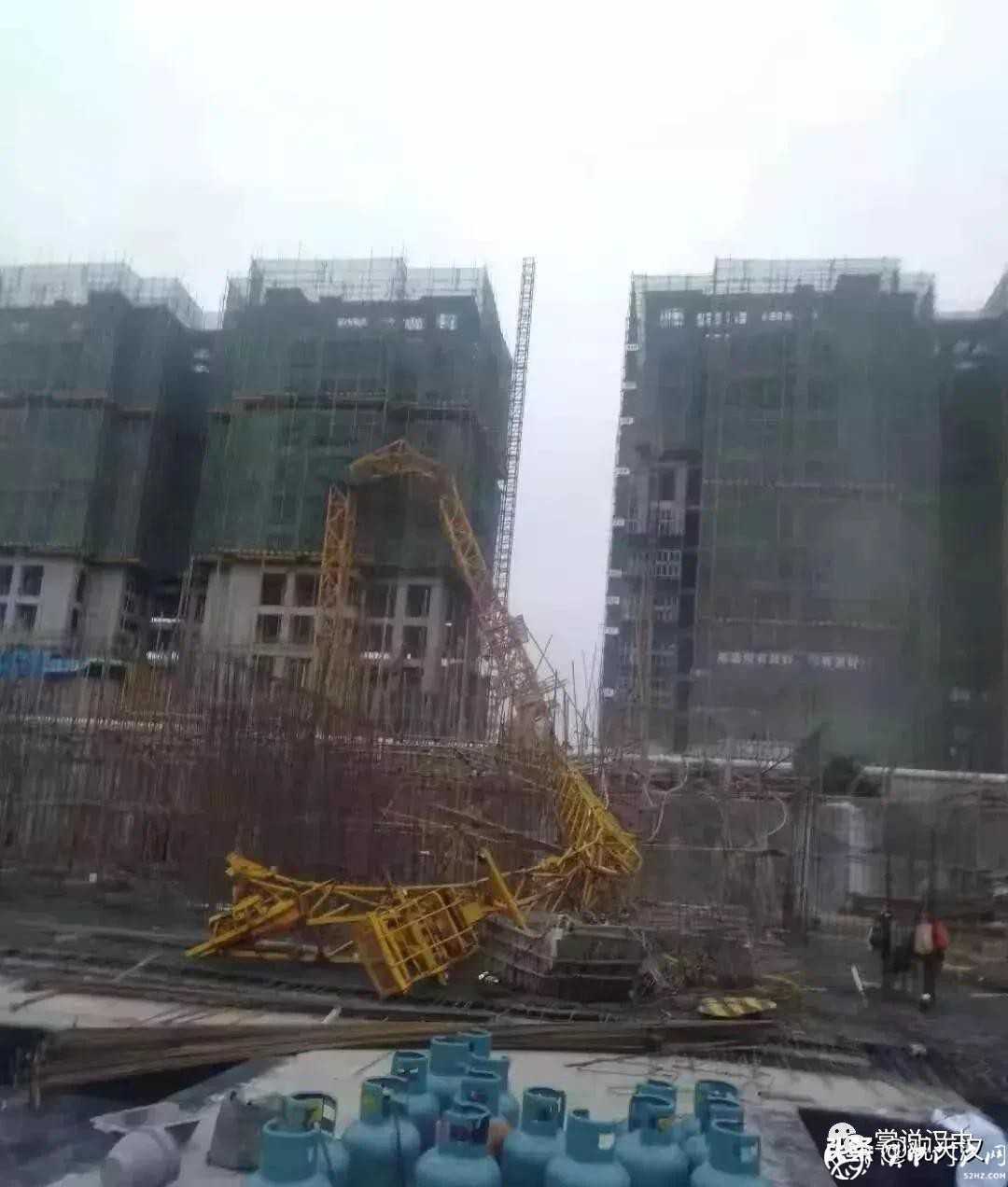 人死亡，南鄭“12.10”塔式起重機(jī)坍塌事故，一干部以玩忽職守罪被公訴"