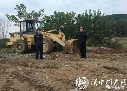 洋縣一土方運輸車擅自傾倒建筑垃圾，渣土辦當即叫停