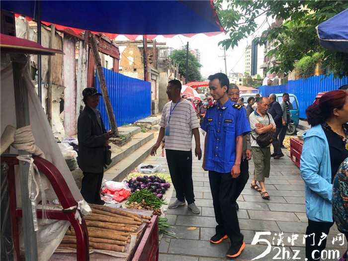 漢臺區(qū)東關(guān)街道辦事處部門聯(lián)動清理危房待拆區(qū)攤點，消除安全隱患