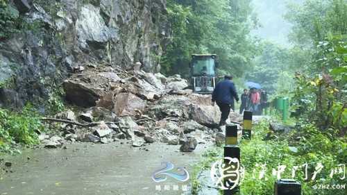 強(qiáng)降雨導(dǎo)致略陽縣部分鄉(xiāng)鎮(zhèn)山體塌方道路受損！