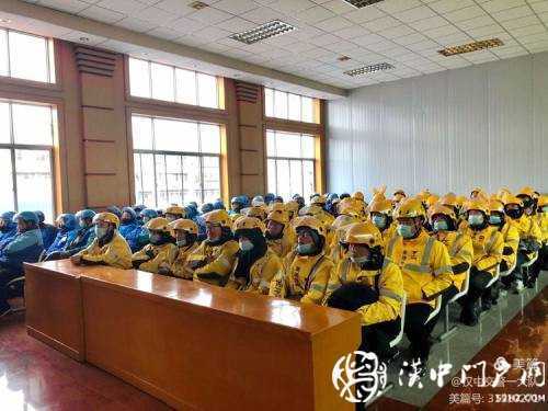 今天，交警為外賣小哥點(diǎn)了份“交通安全餐”
