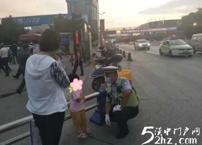 漢中4歲女孩在中心廣場(chǎng)和家人走散，幸虧……