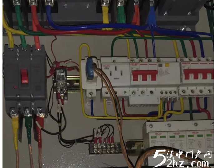 電梯突然下墜！西安一小區(qū)有人樓頂燒烤 私接機(jī)房電線(xiàn)
