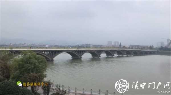 勉縣九冶漢江大橋正式通行！橋面鋪彩色瀝青，還裝了路燈