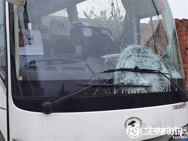 陜飛公司通勤車撞上騎電動(dòng)車上學(xué)母女倆，致兩人不幸身亡
