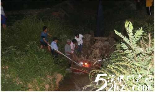 漢中一村民駕駛拖拉機(jī)倒翻水渠，身亡！