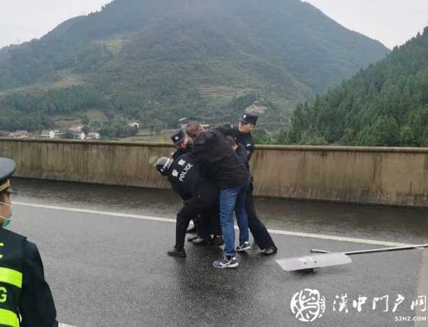 漢中王某持械堵高速，被警方制服！