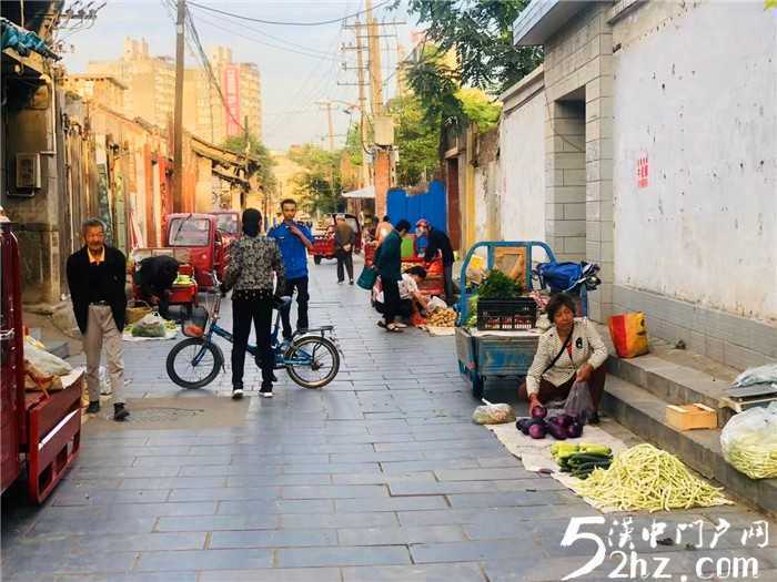 漢臺區(qū)東關(guān)街道辦事處部門聯(lián)動清理危房待拆區(qū)攤點，消除安全隱患