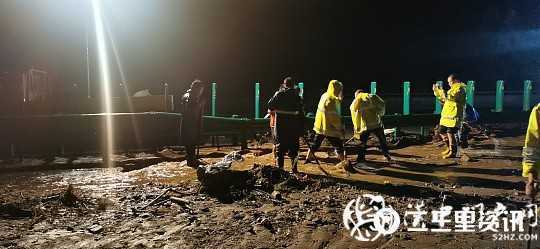 銀昆高速留壩段一處道路被水毀，多部門聯(lián)合搶險(xiǎn)