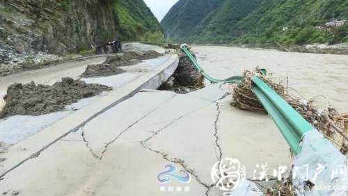 略陽多條道路塌方中斷，交通部門緊急搶修保暢通！
