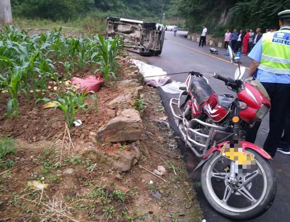 漢中寧強(qiáng)一面包車路滑失控，致路邊農(nóng)戶當(dāng)場死亡！