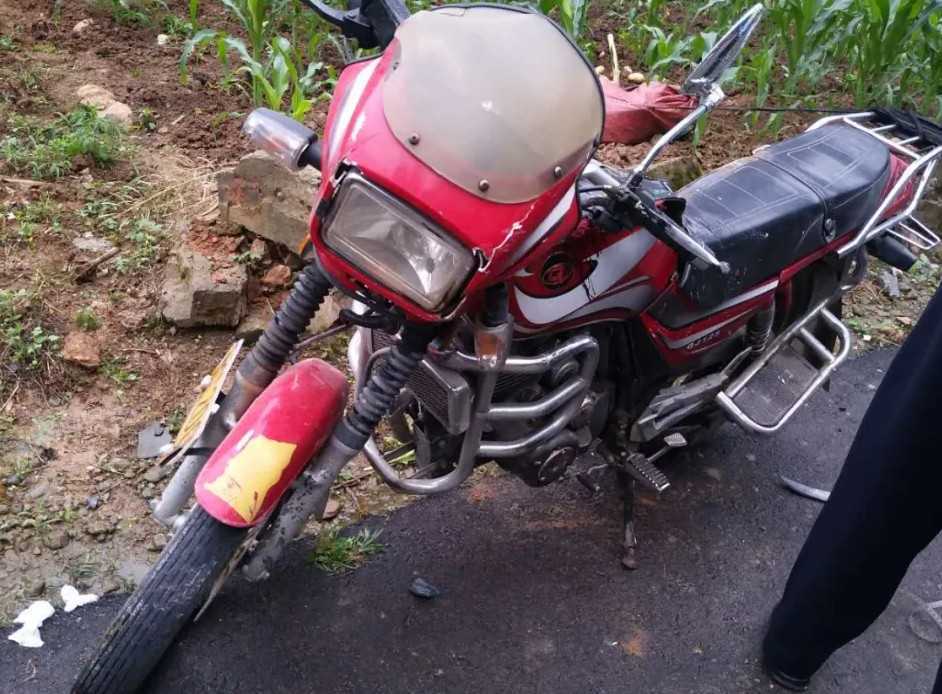 漢中寧強(qiáng)一面包車路滑失控，致路邊農(nóng)戶當(dāng)場死亡！