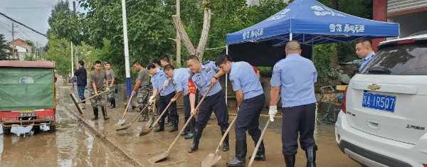 暴雨過后，寧強全城清淤正忙！