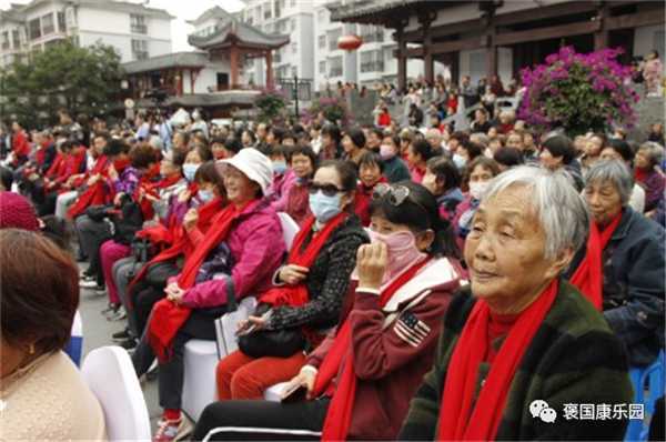 情濃重陽 老少同樂——褒國康樂園重陽演唱會”在褒國古鎮(zhèn)舉行