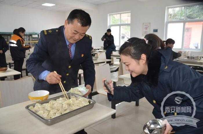 冬至暖心水餃 吃出“家”的味道 漢中車務段勉西車站1萬多個餃子解濃濃鄉(xiāng)愁