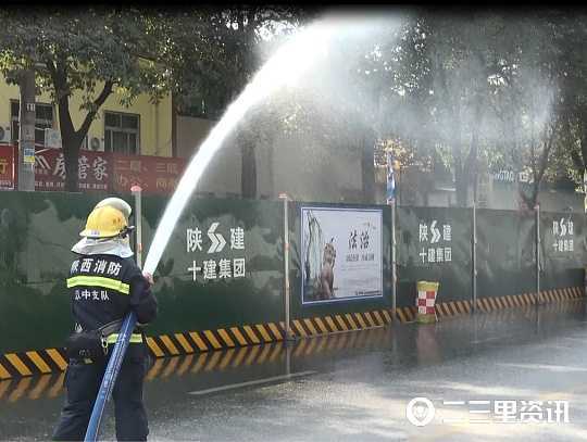 漢中城區(qū)一燃?xì)夤艿辣煌谄疲√烊粴獯罅啃孤?，太驚險(xiǎn)了！