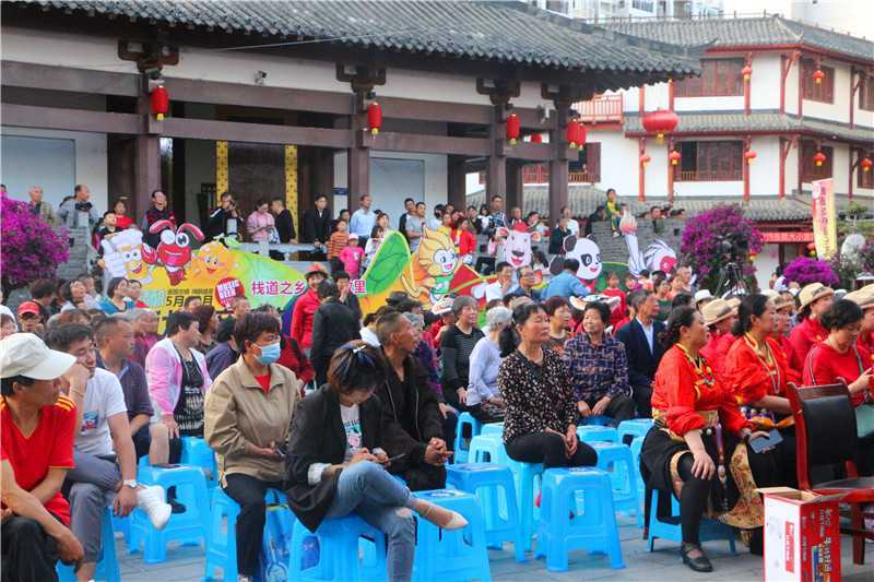 啤酒龍蝦美食嗨翻天！2021褒國古鎮(zhèn)第三屆啤酒龍蝦節(jié)盛大的啟幕