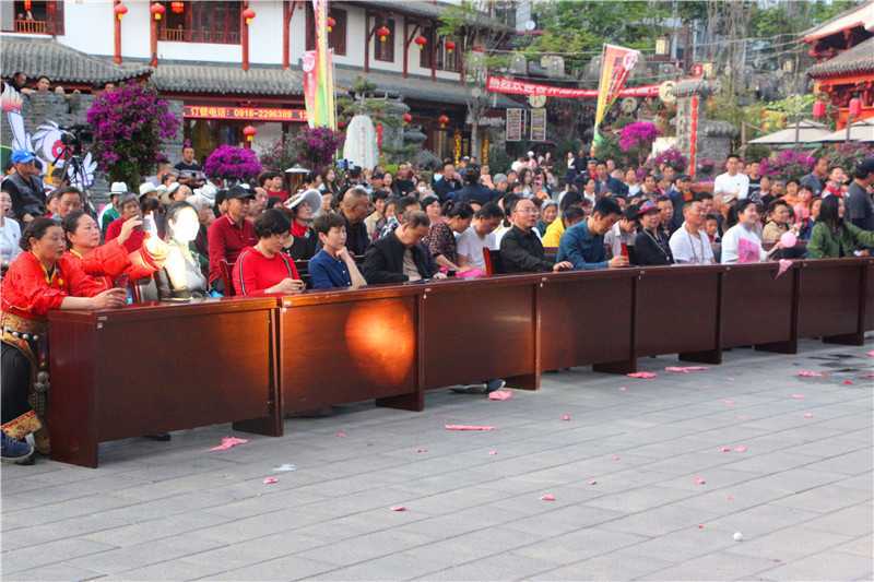 啤酒龍蝦美食嗨翻天！2021褒國古鎮(zhèn)第三屆啤酒龍蝦節(jié)盛大的啟幕