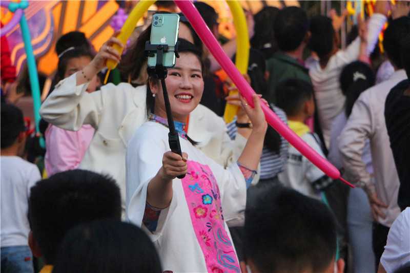 啤酒龍蝦美食嗨翻天！2021褒國古鎮(zhèn)第三屆啤酒龍蝦節(jié)盛大的啟幕