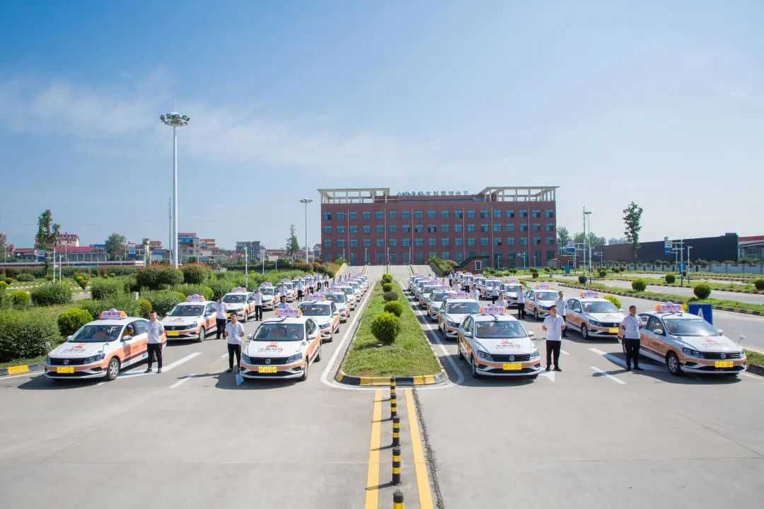 漢中出租車頭頂上“小鹿易駕”究竟是啥？？
