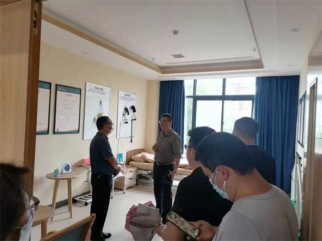 漢中市養(yǎng)老產(chǎn)業(yè)協(xié)會(huì)會(huì)長(zhǎng)、秘書長(zhǎng)、略陽縣民政局局長(zhǎng)蒞臨褒國(guó)康樂園參觀考察