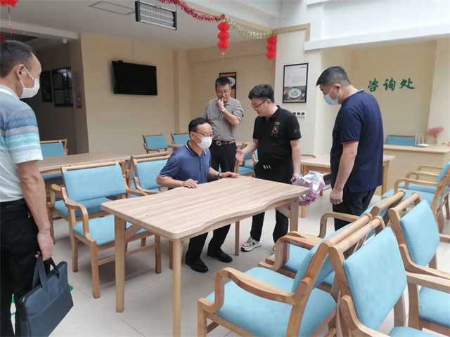 漢中市養(yǎng)老產(chǎn)業(yè)協(xié)會(huì)會(huì)長(zhǎng)、秘書長(zhǎng)、略陽縣民政局局長(zhǎng)蒞臨褒國(guó)康樂園參觀考察