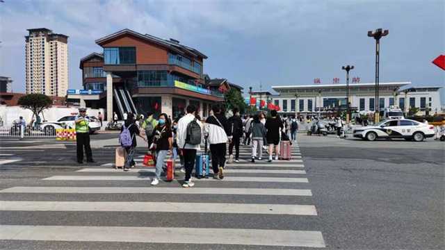68小時(shí)堅(jiān)守！漢中交警大隊(duì)圓滿完成國(guó)慶假期道路交通安保任務(wù)"