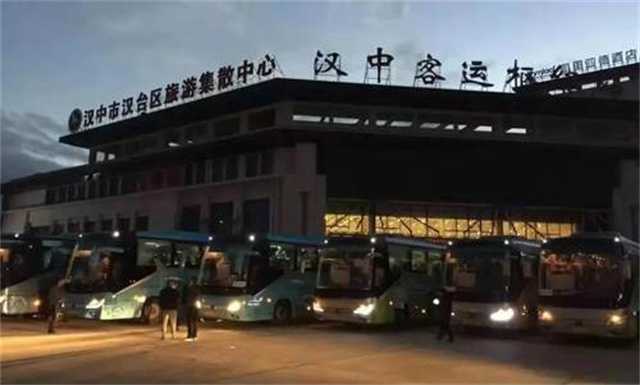 暖！凌晨六點車來了，漢臺區(qū)旅游集散中心貼心服務滯留游客