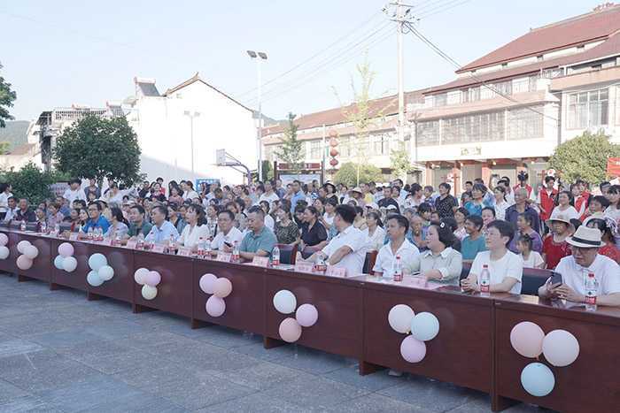 陜西理工大學(xué)“涓涓理工情意，教育賦能鄉(xiāng)村振興”大舞臺(tái)走進(jìn)南鄭兩河鎮(zhèn)