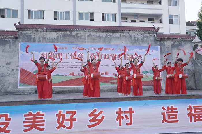陜西理工大學(xué)“涓涓理工情意，教育賦能鄉(xiāng)村振興”大舞臺(tái)走進(jìn)南鄭兩河鎮(zhèn)