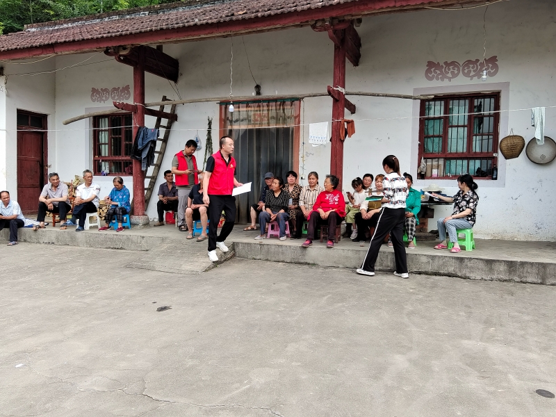 城固縣方家坡村院壩會“話”出鄉(xiāng)村發(fā)展新景象