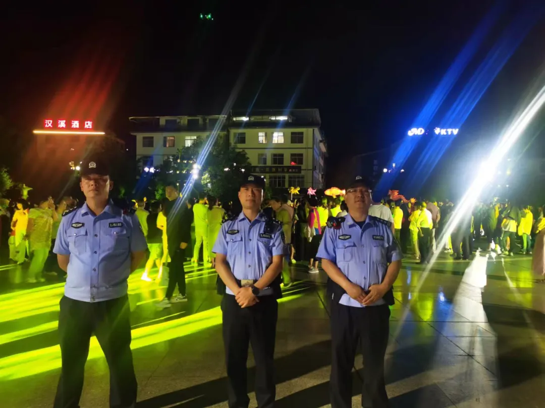 留壩縣公安局“五強(qiáng)化”扎實(shí)開展夏夜治安巡查宣防集中統(tǒng)一行動