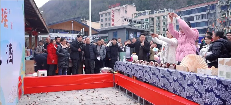 我們的節(jié)日·歡樂(lè)中國(guó)年丨鎮(zhèn)巴：民俗文化盛宴，同慶喜樂(lè)新春！