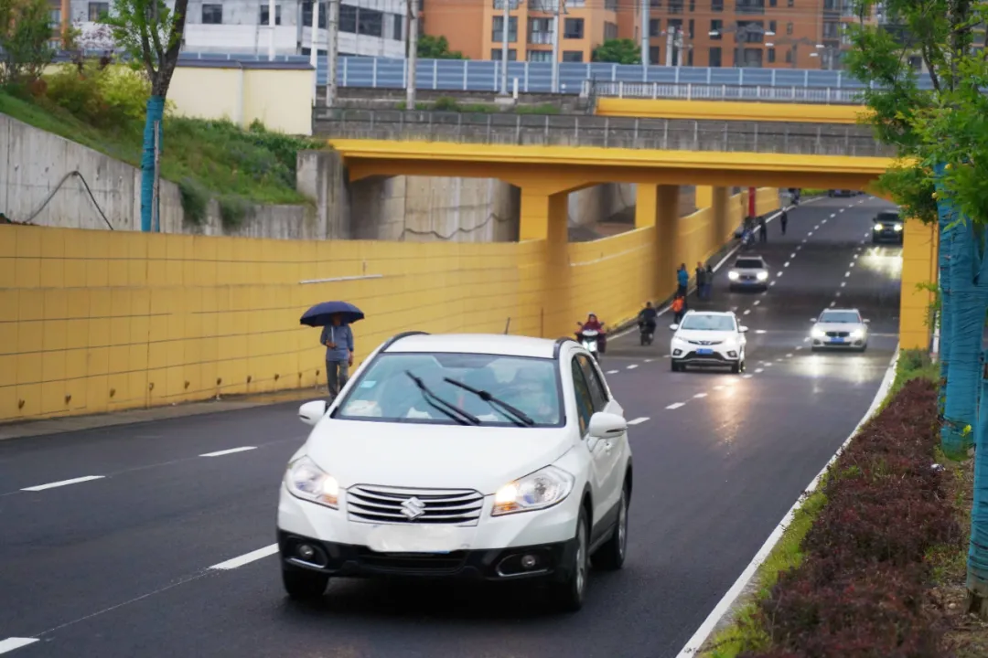 出行方便了！漢中興漢新區(qū)惠府路主車道通車！