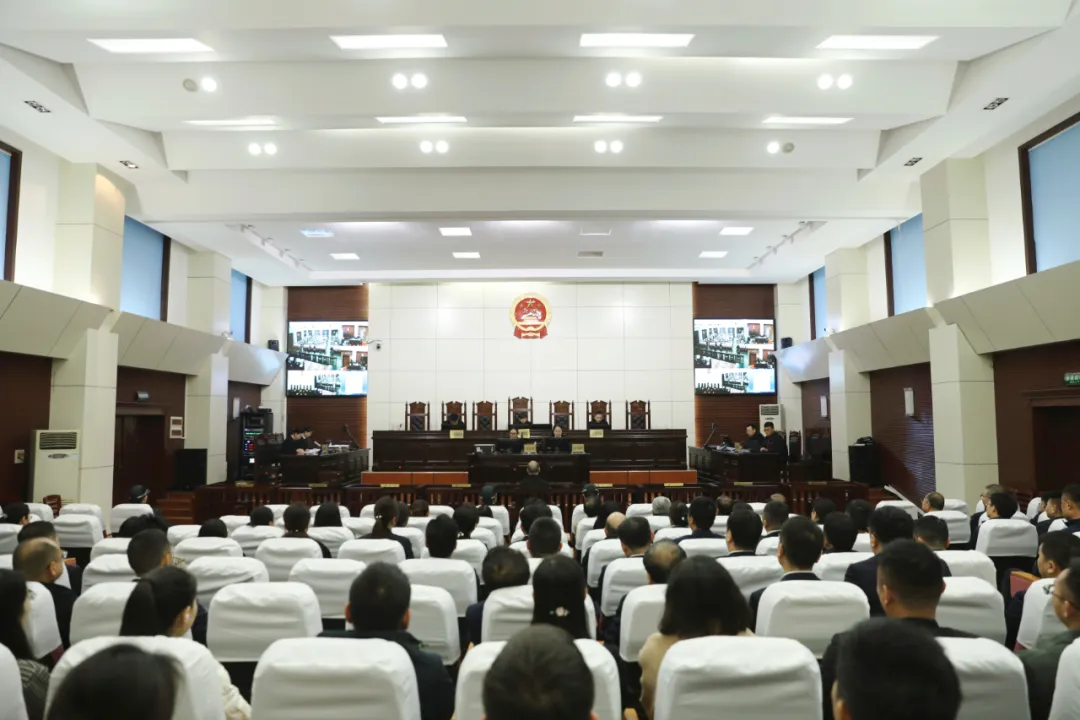 漢中一公職人員受賄公開受審，130余名干部職工到庭旁聽