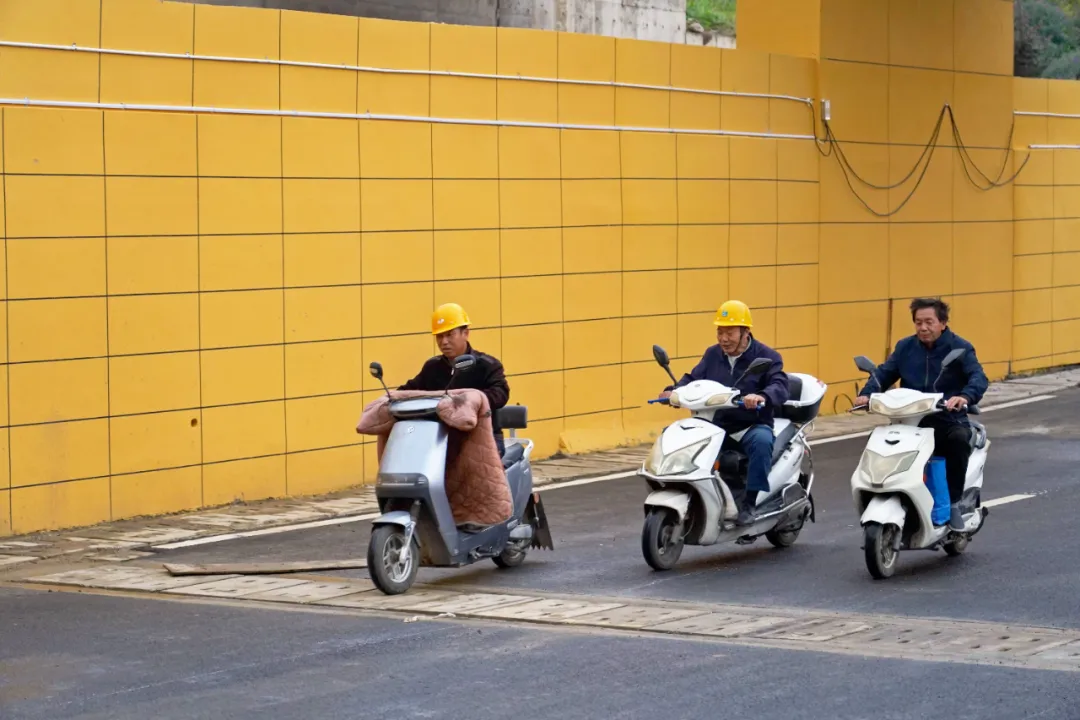 出行方便了！漢中興漢新區(qū)惠府路主車道通車！