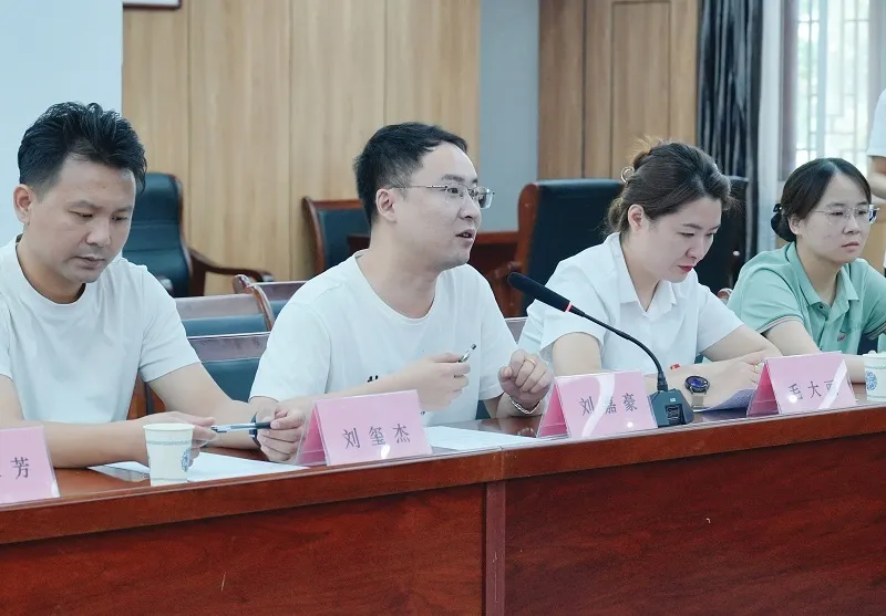華中農(nóng)業(yè)大學(xué)學(xué)生實(shí)踐團(tuán)走進(jìn)褒國(guó)康樂園，讓青春持續(xù)溫暖“夕陽紅”