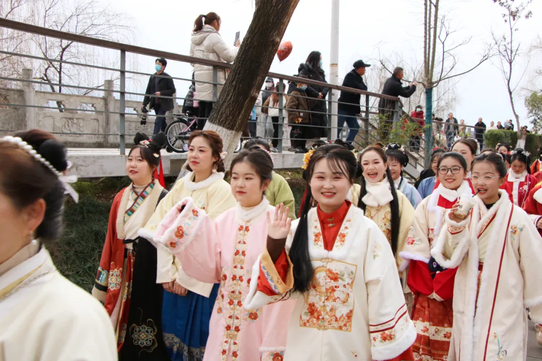 我們的節(jié)日·歡樂(lè)中國(guó)年丨西鄉(xiāng)：漢服巡游！太！驚！艷！