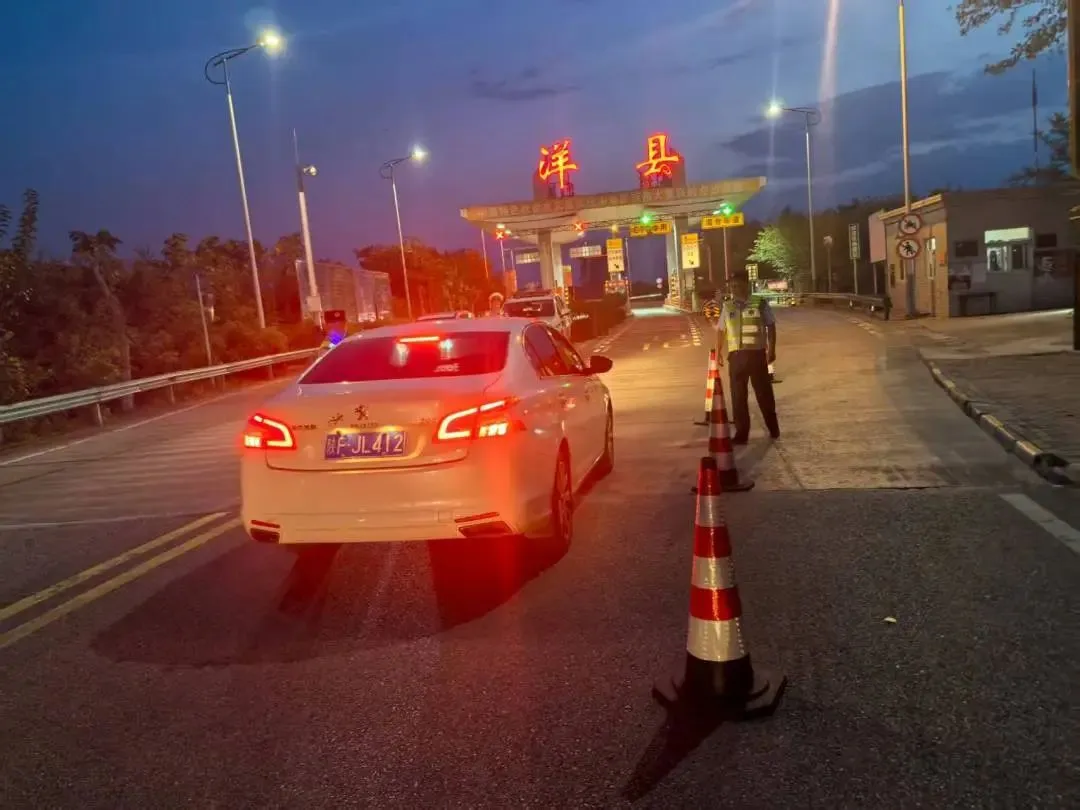 漢中高速交警嚴(yán)厲打擊各類重點(diǎn)交通違法行為！