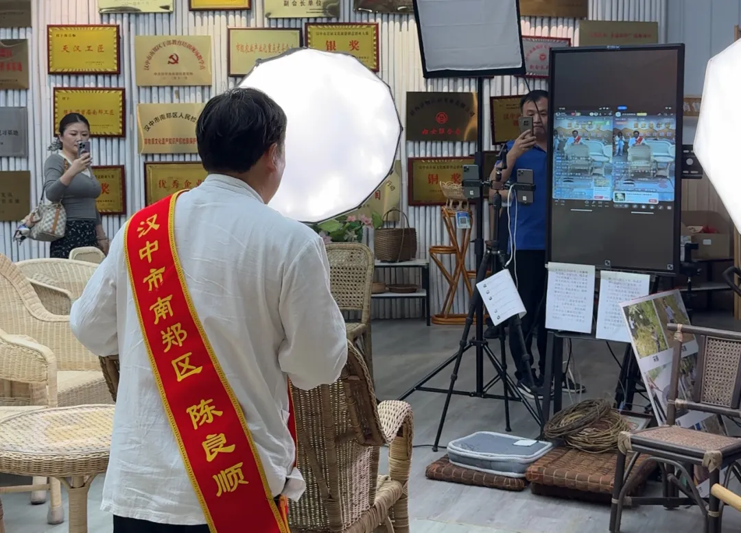 中省媒體聚焦?jié)h中新型工業(yè)！傳統(tǒng)行業(yè)煥發(fā)新生→