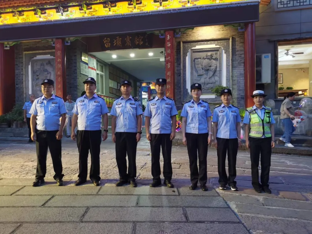 留壩縣公安局“五強(qiáng)化”扎實(shí)開展夏夜治安巡查宣防集中統(tǒng)一行動