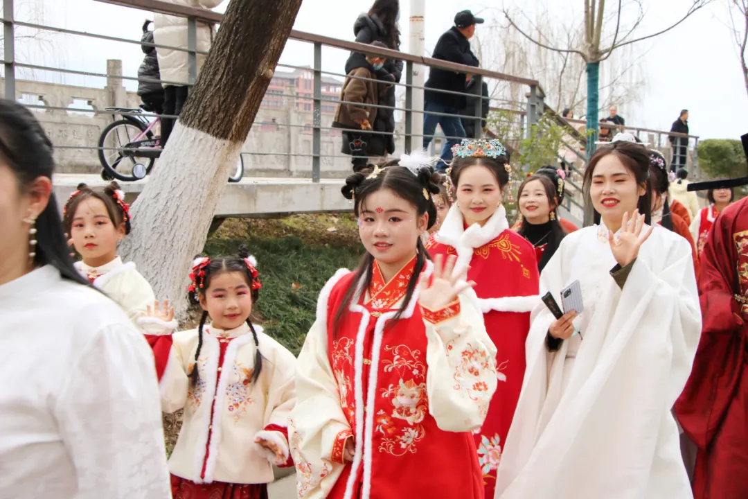 我們的節(jié)日·歡樂(lè)中國(guó)年丨西鄉(xiāng)：漢服巡游！太！驚！艷！