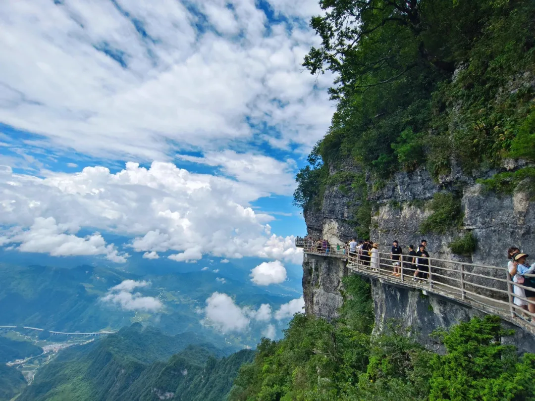 “五一”小長(zhǎng)假漢中車務(wù)段預(yù)計(jì)發(fā)送旅客35萬(wàn)人次