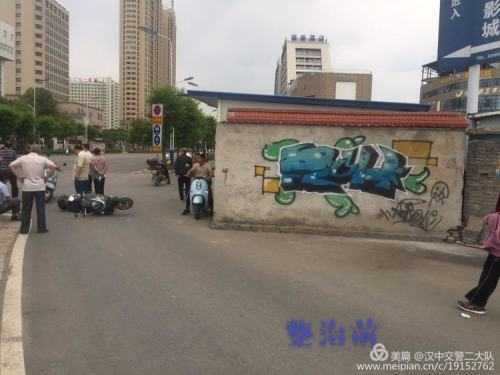 自建活動(dòng)板房修上了非機(jī)動(dòng)車道，漢中交警：拆！