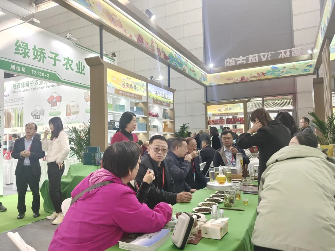 人氣爆棚！漢中茶葉飄香茶博會(huì)→