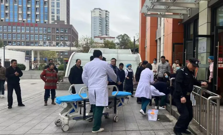 漢中市人民醫(yī)院上演生死救援，這個方法關(guān)鍵時刻能救命！