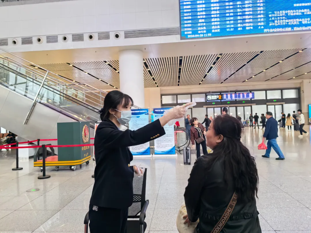 “五一”小長(zhǎng)假漢中車務(wù)段預(yù)計(jì)發(fā)送旅客35萬(wàn)人次