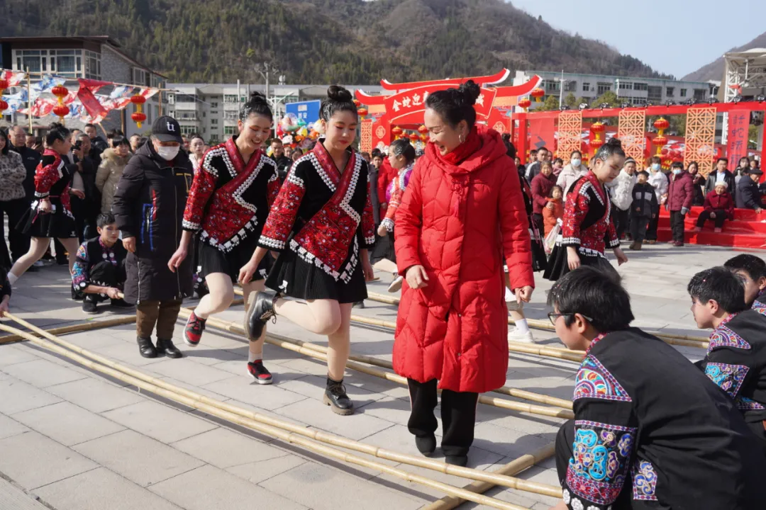 我們的節(jié)日·歡樂(lè)中國(guó)年丨鎮(zhèn)巴：民俗文化盛宴，同慶喜樂(lè)新春！